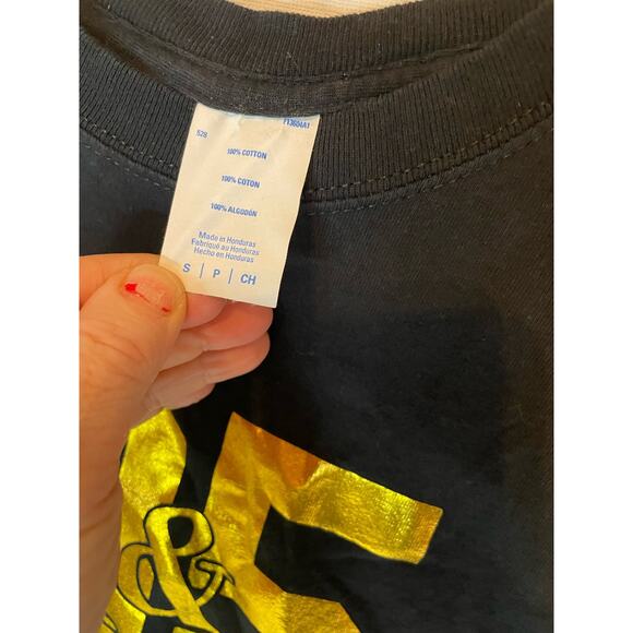 35 & Fabulous Cropped Women's Shirt GUC 35th Birthday Lips S Black Gold - Picture 4 of 5